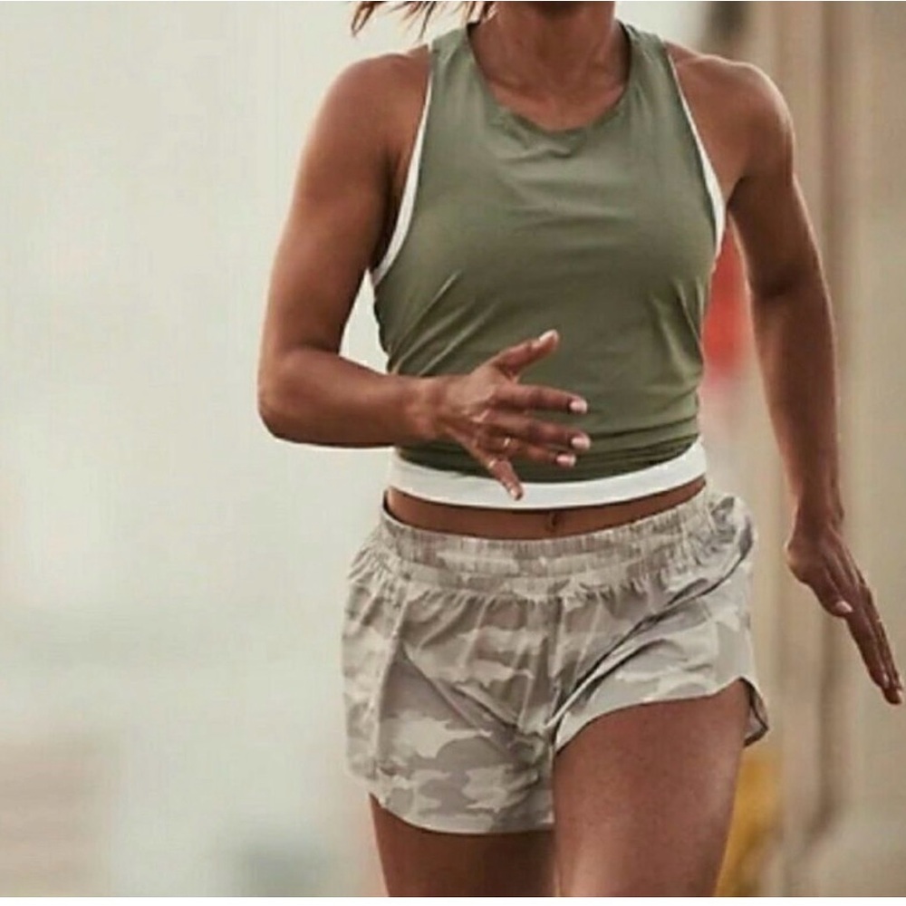 Athleta Hustle 3” Running Athletic Shorts Camo size XS - Picture 2 of 4